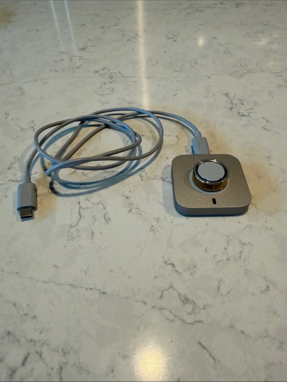 Size 8- Oura Ring Rose Gold Gen 4: charging dock included